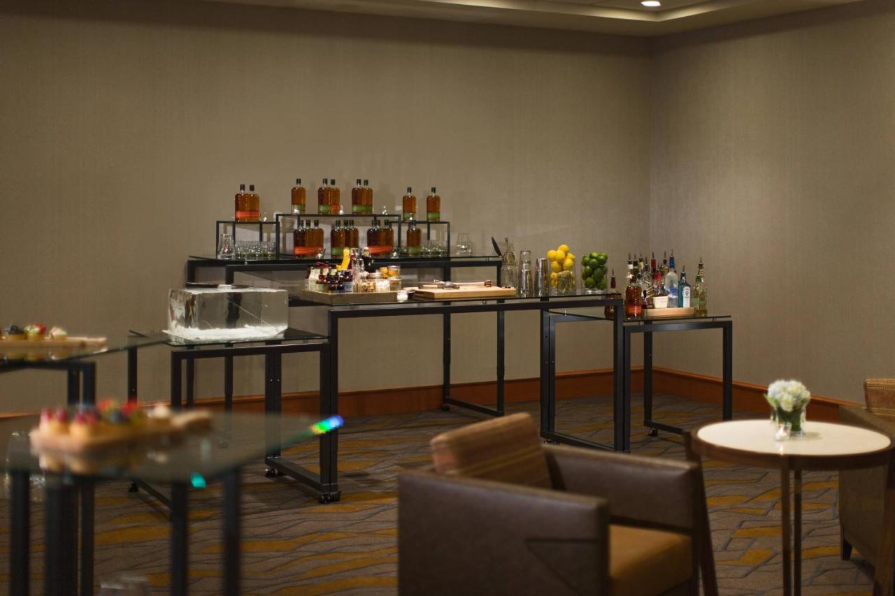 Calgary Marriott Downtown Hotel Екстер'єр фото